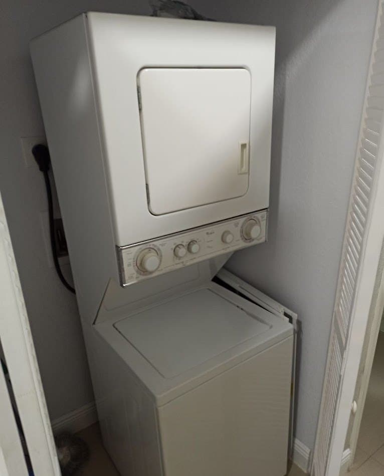 Whirlpool laundry combo repair in Centreville, VA — Laundry center washer not spinning